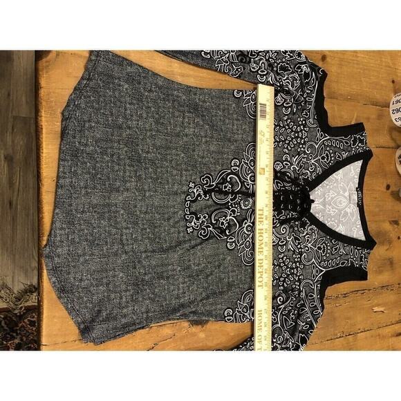 Venus Women’s Long Sleeve Top Size M Gray Black Trim Draw-String Front Closure - Picture 10 of 13